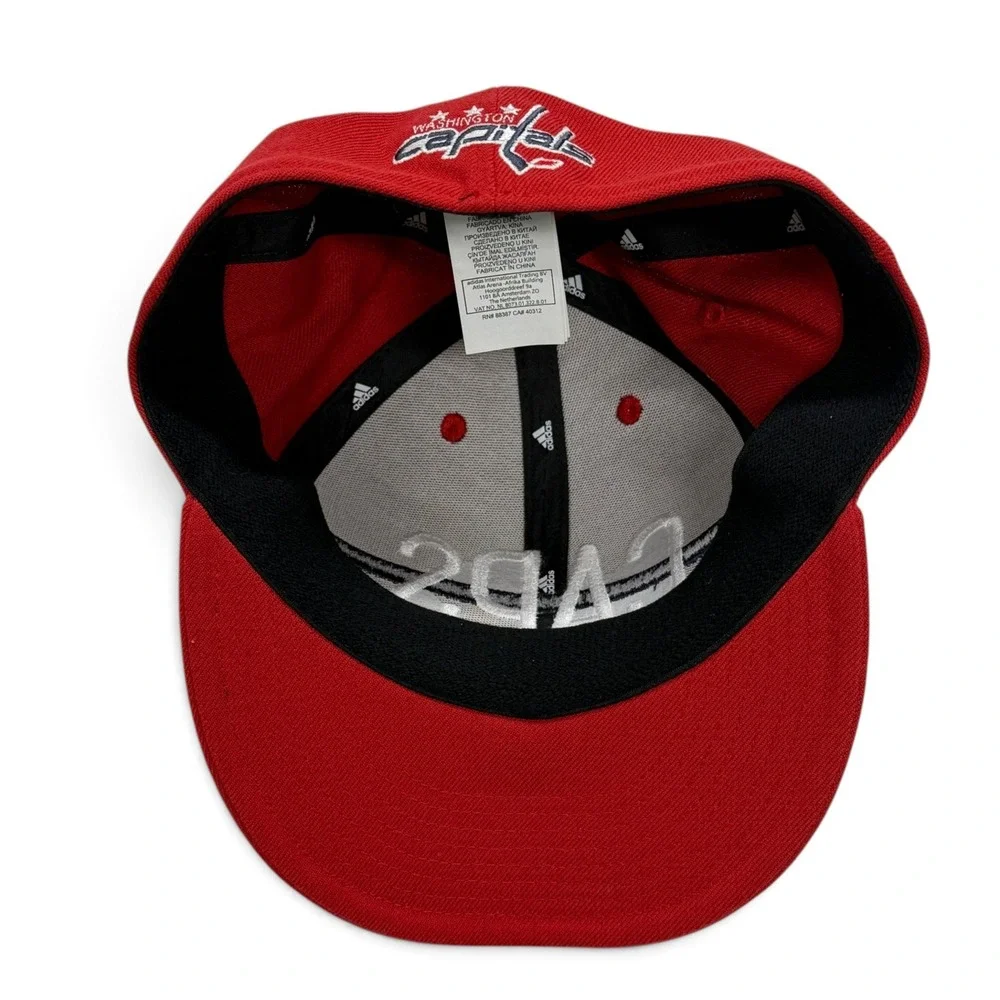 Adidas Washington Capitals NHL Red Flat Brim Stretch Fit Hat S/M CAPS Logo